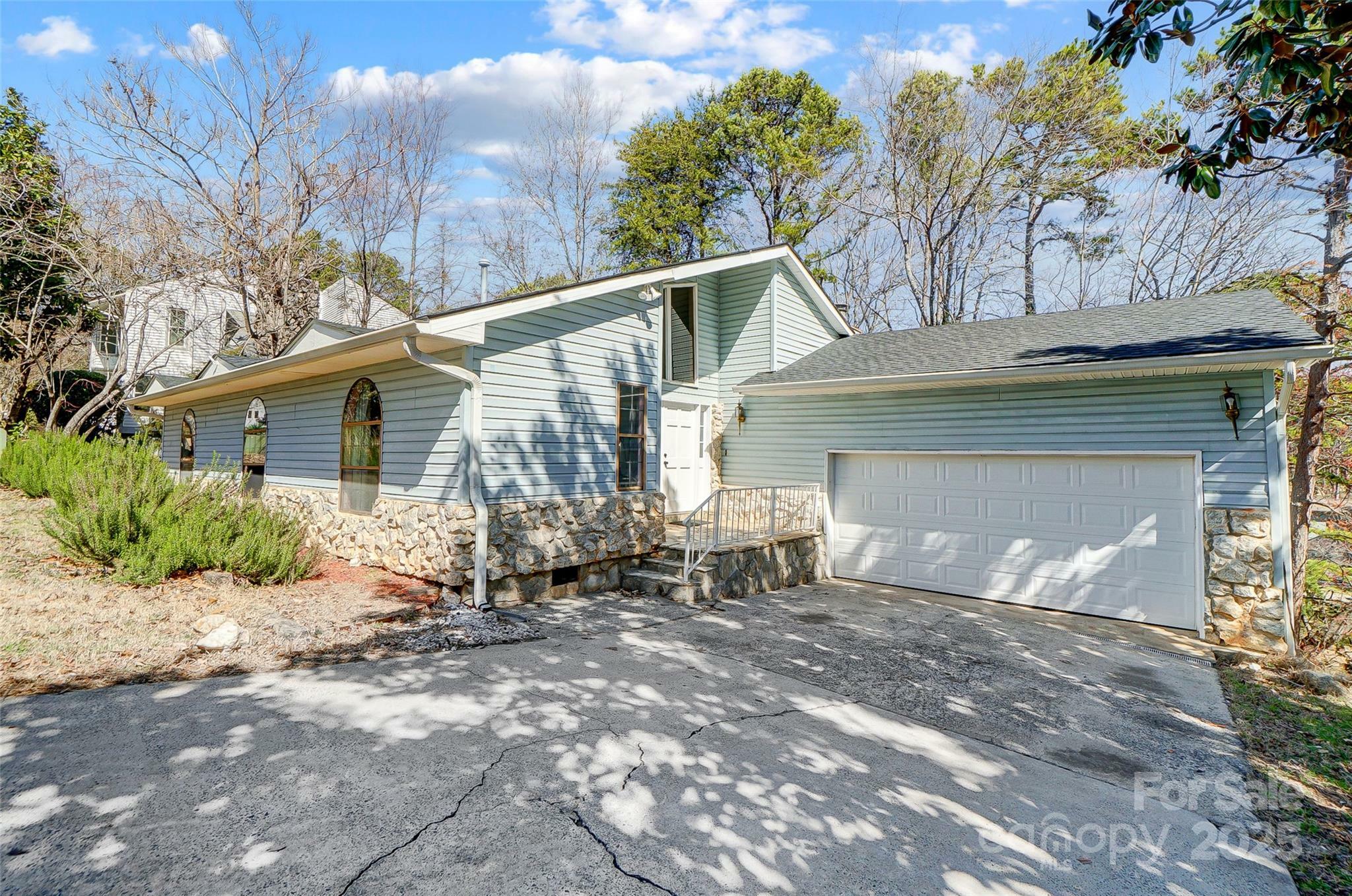 Property Photo: 1205 Molokai Drive SC 29708