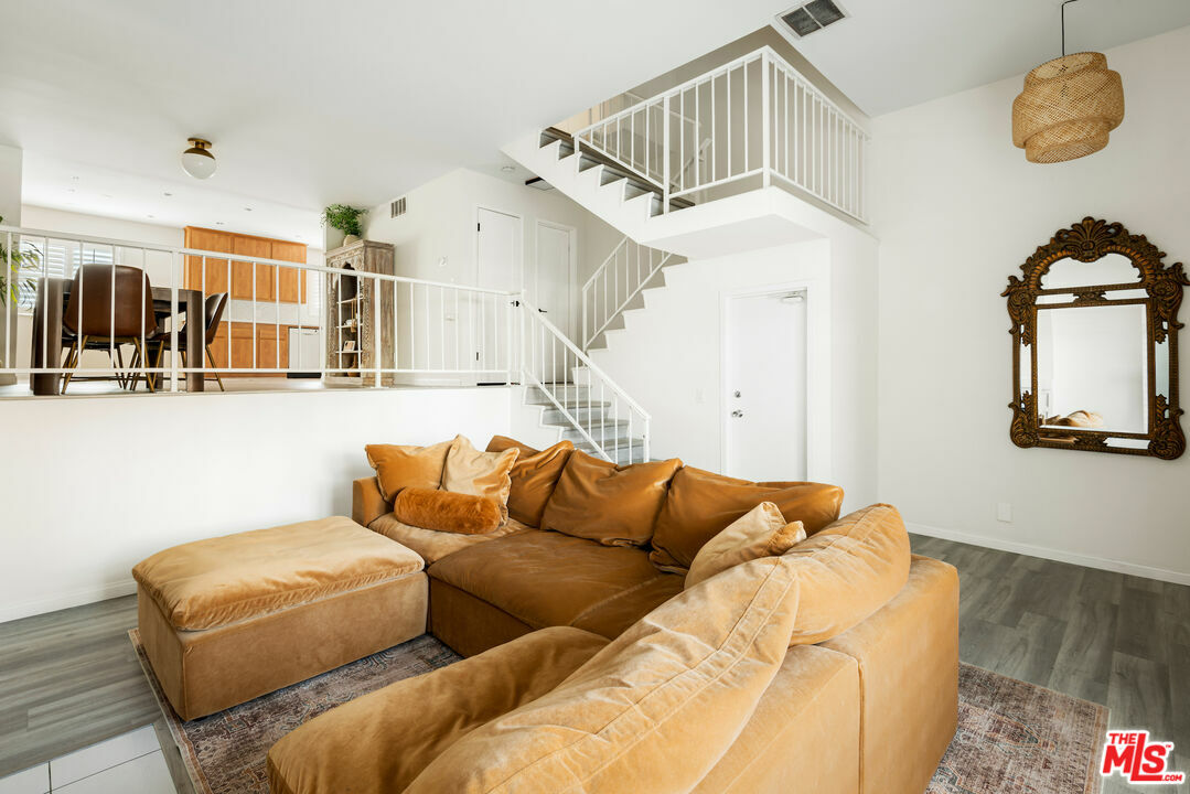 Property Photo: 400 W Riverside Dr CA 91506
