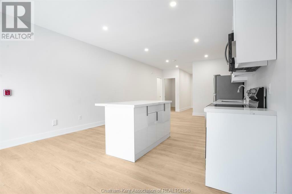 Property Photo:  151-157 King Street 3  ON N7M 1E4 