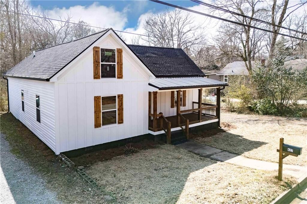 Property Photo: 427 West Avenue GA 30117