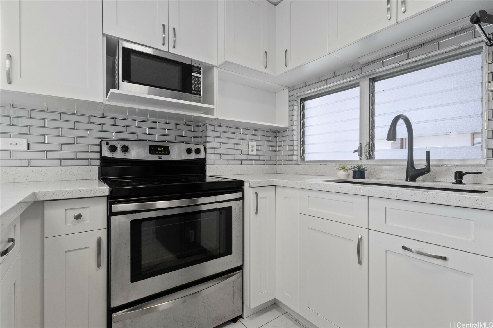 Property Photo: 1617 Keeaumoku Street 1405 HI 96822