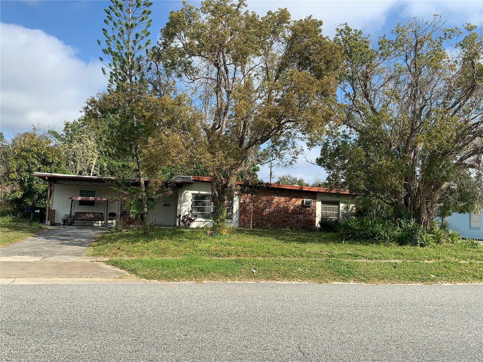 Property Photo:  1301 Malone Drive  FL 32810 