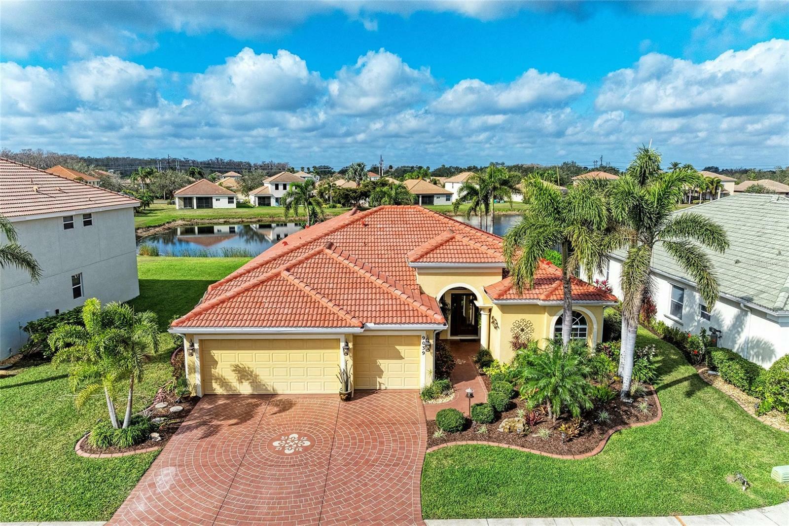 Property Photo:  9039 Willowbrook Circle  FL 34212 