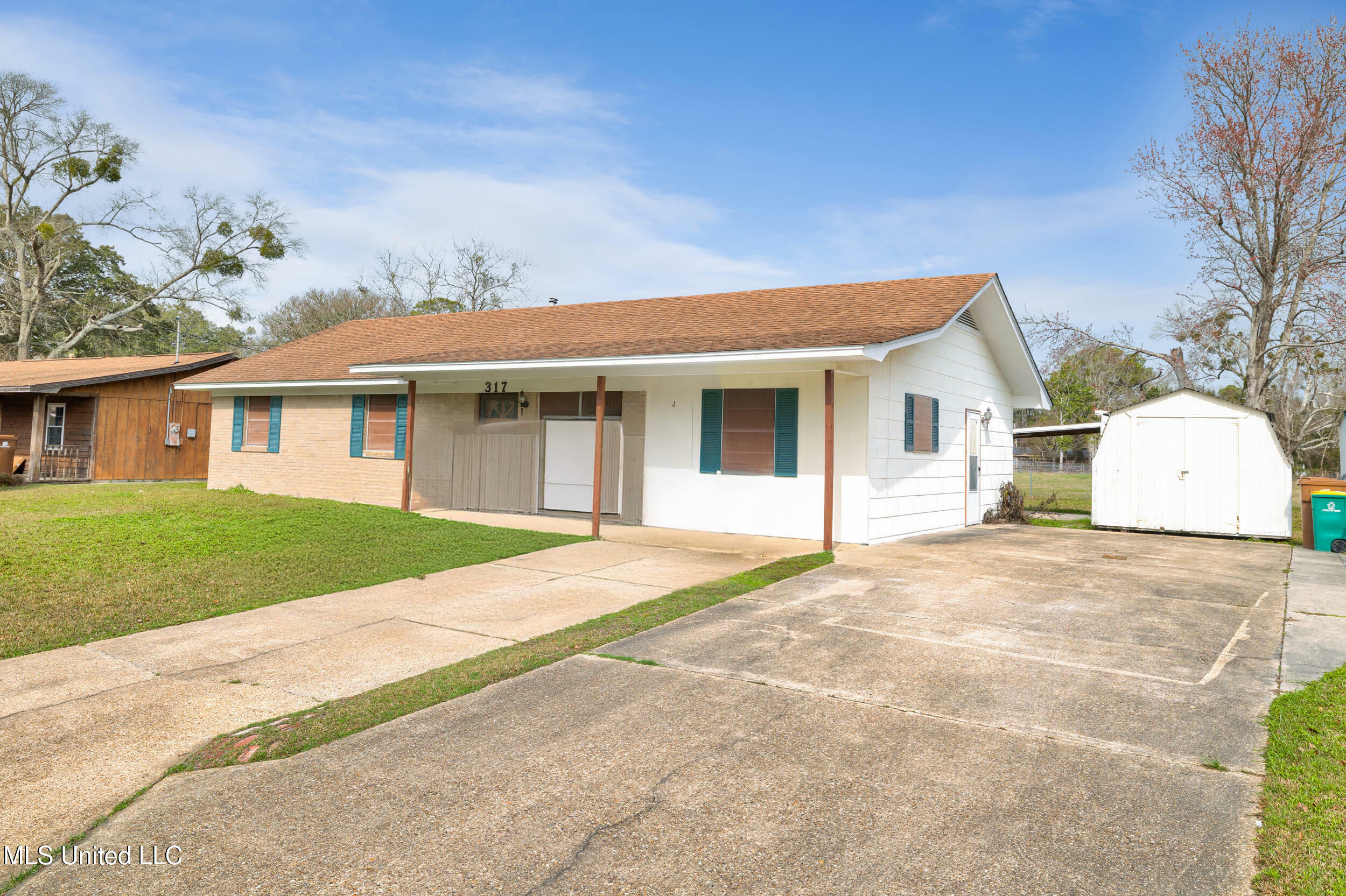 Property Photo:  317 Meadow Wood Circle  MS 39560 