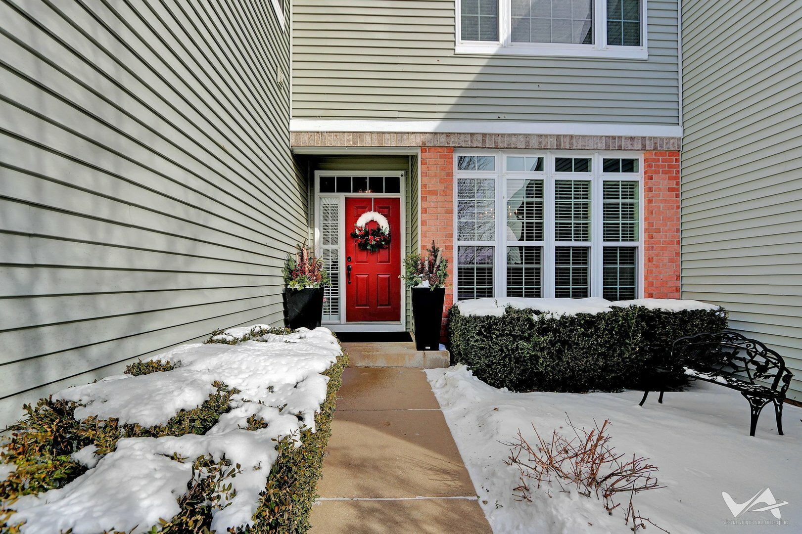 Property Photo:  1047 Hummingbird Way  IL 60103 