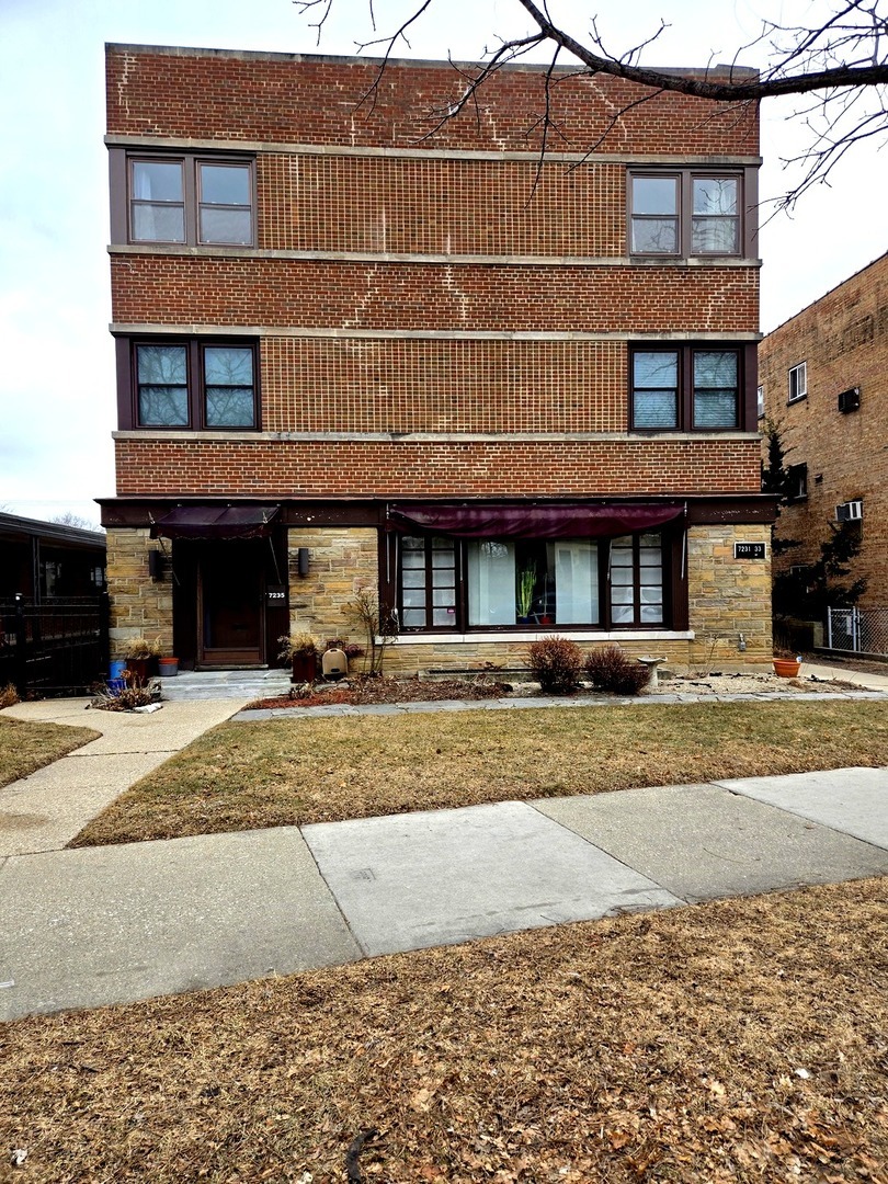 7235 N Ridge Boulevard 0  Chicago IL 60645 photo