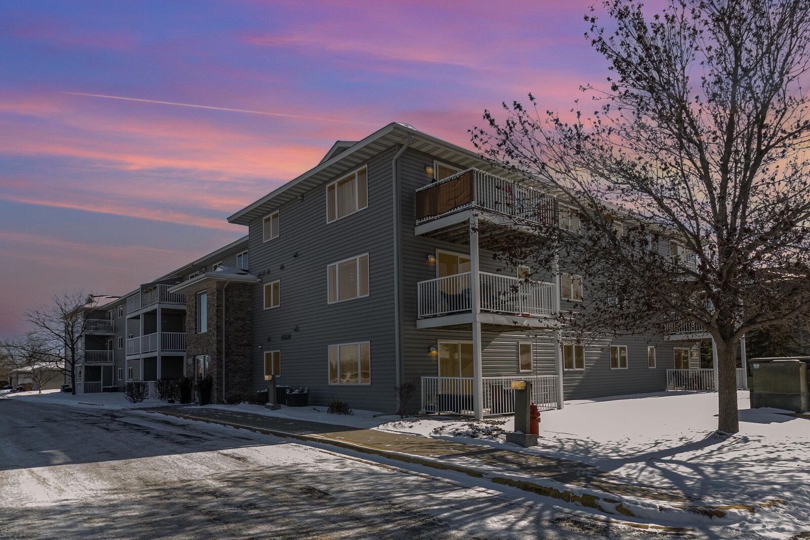 Property Photo:  880 Lyn Way 206  MN 55033 