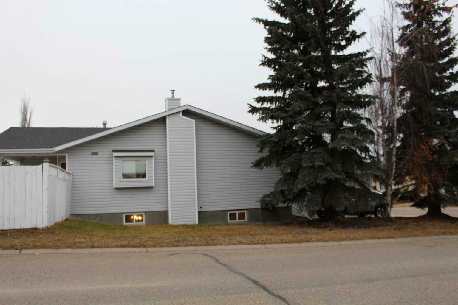 Property Photo:  1 Aspen Drive  AB T4S 1H5 