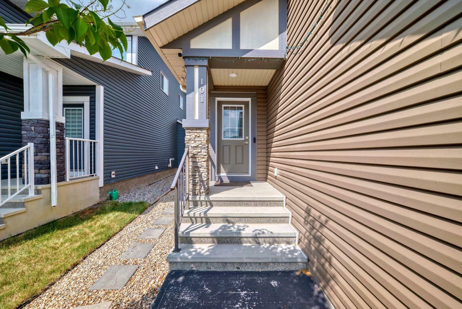 Property Photo:  101 Mount Rae Heights  AB T1S 0P1 