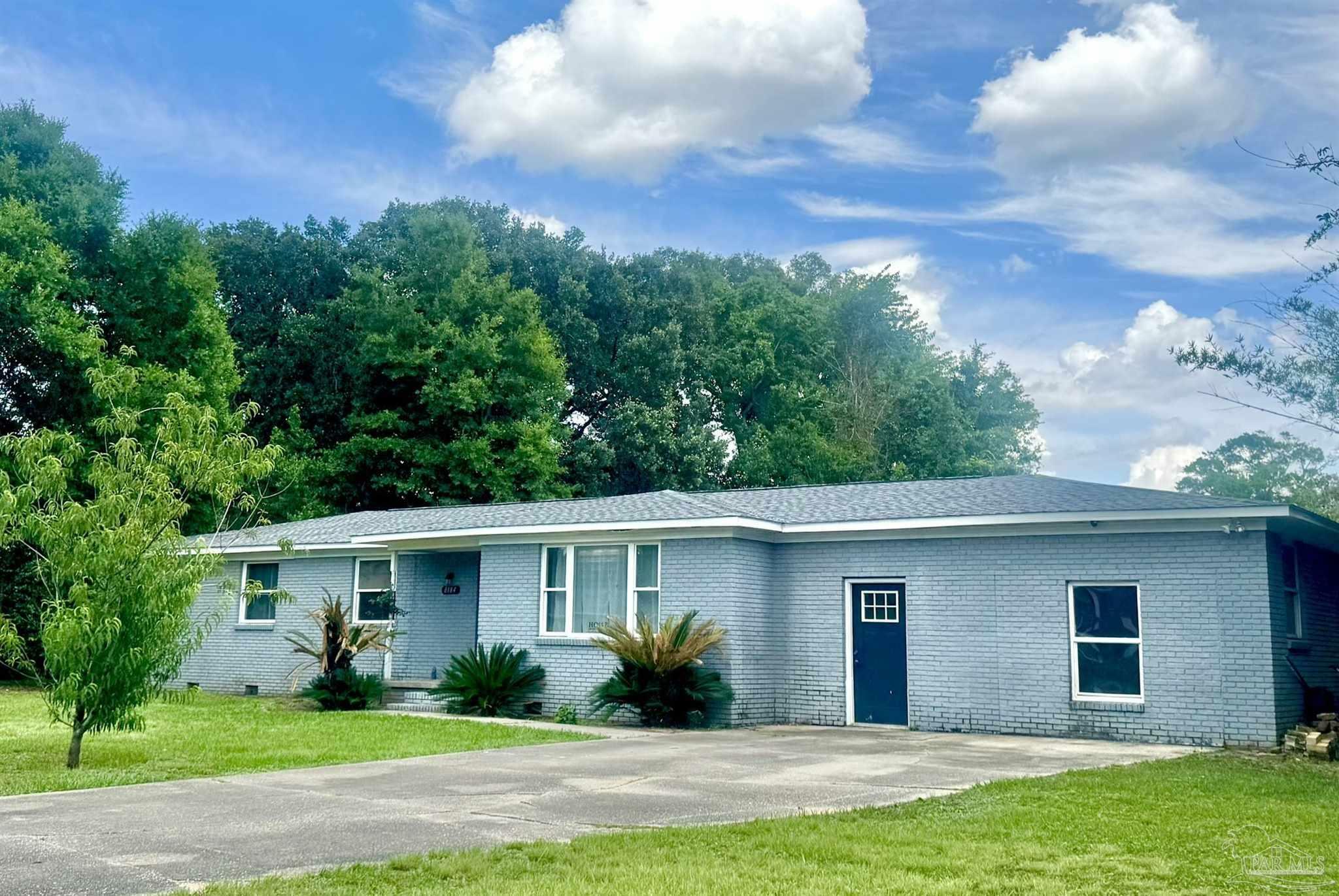 Property Photo: 8184 Excelsior Dr FL 32514