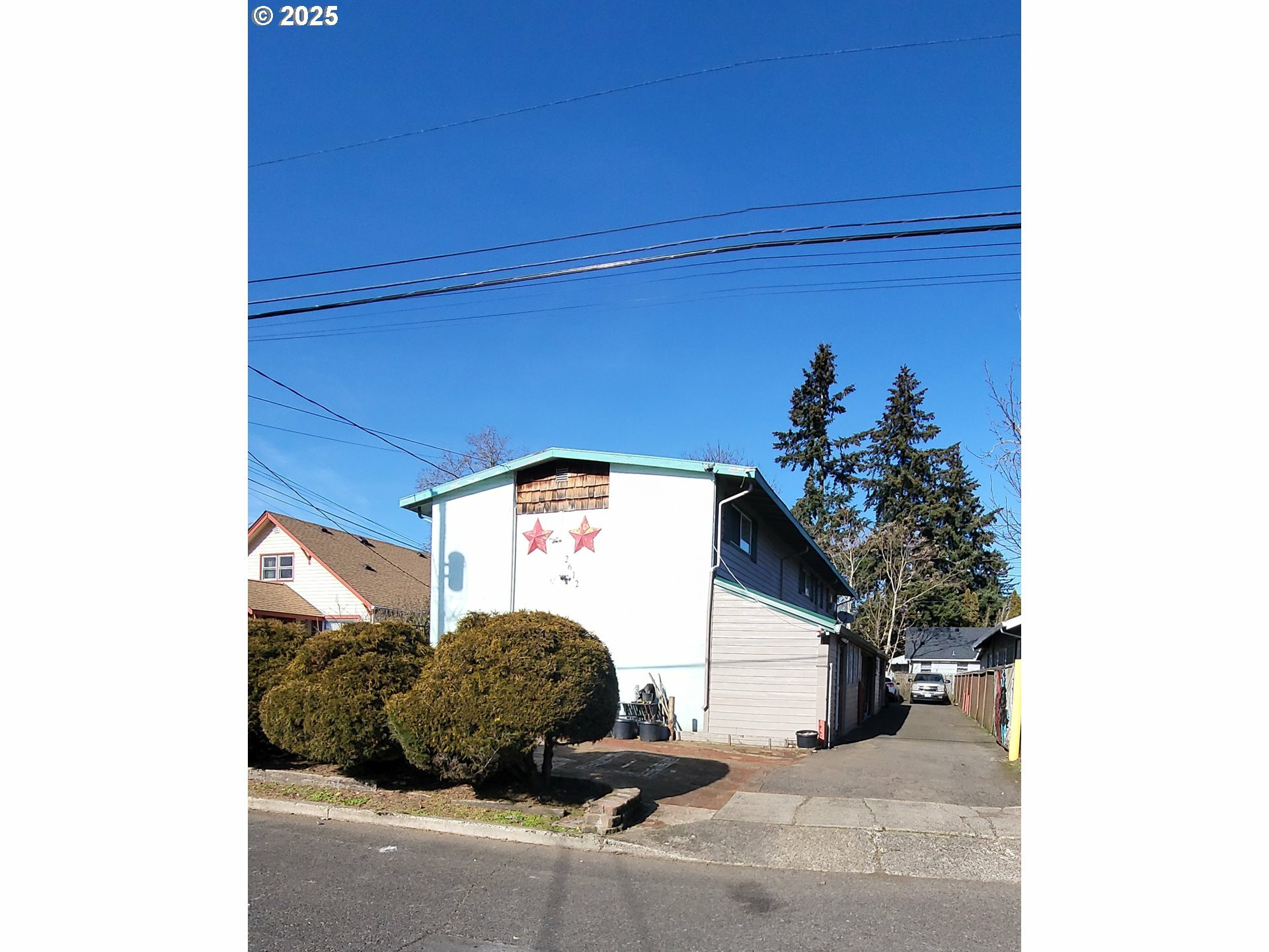 Property Photo: 2612 E 8th St WA 98661
