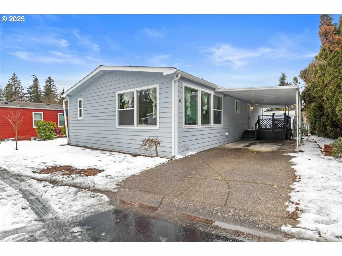 Property Photo: 16000 SE Powell Blvd 12 OR 97236