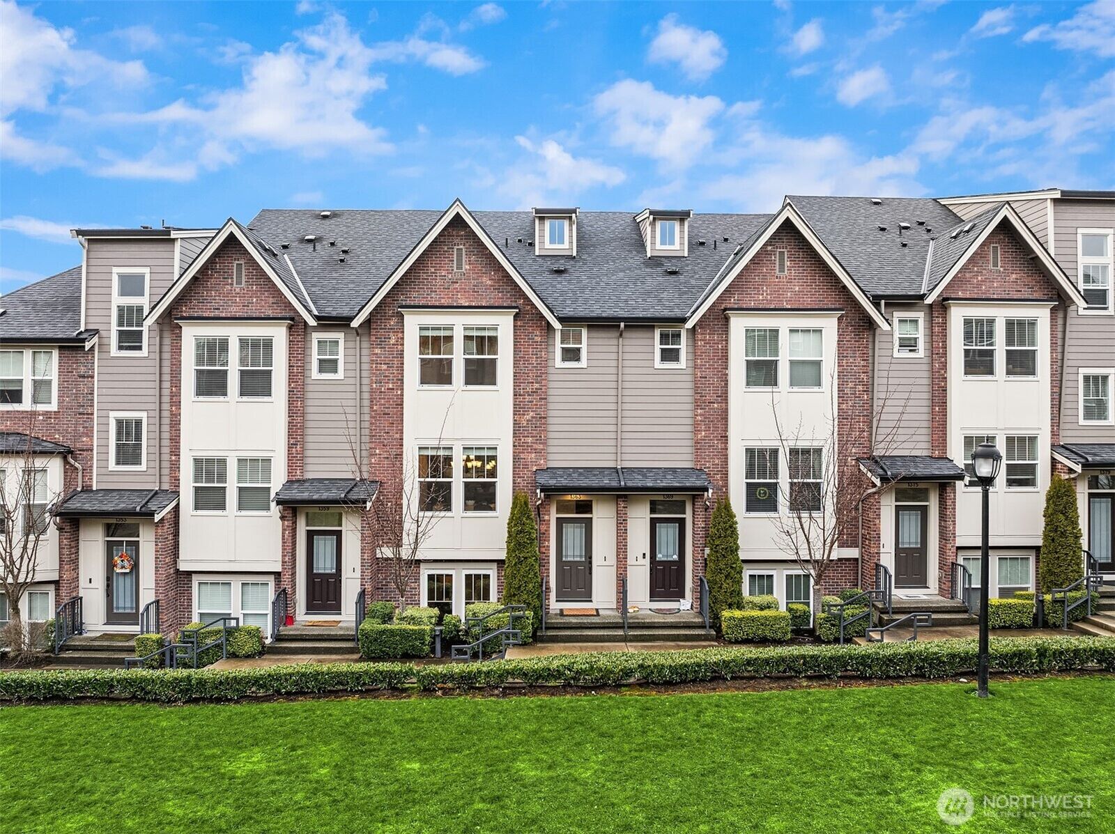 Property Photo:  1363  Greenwich Walk  NE  WA 98029 