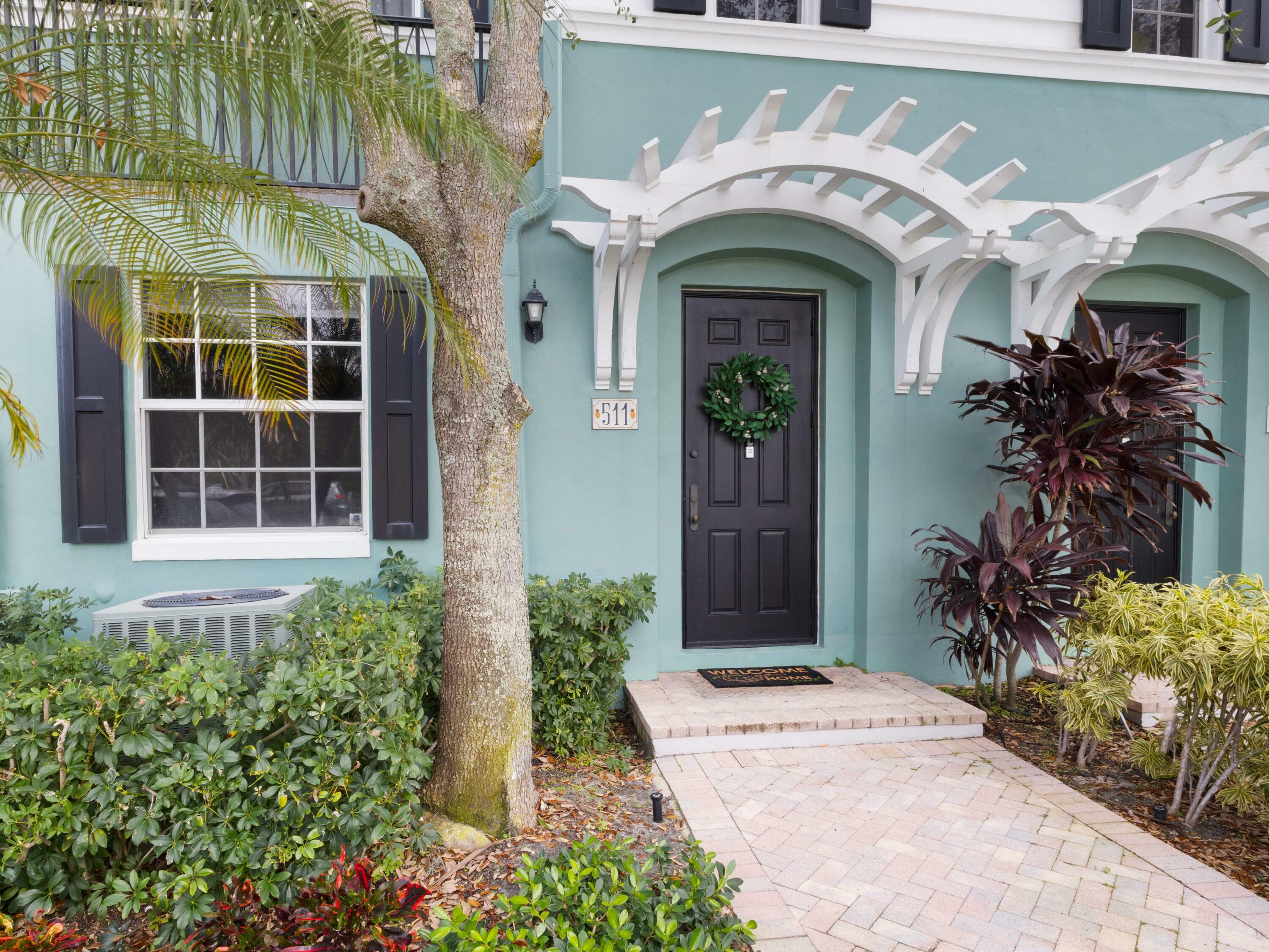 Property Photo: 511 N Mallory Circle FL 33483
