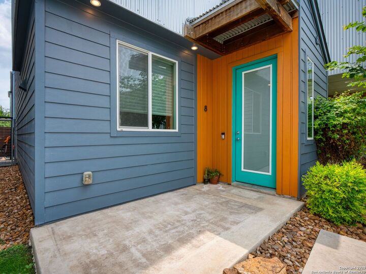 Property Photo: 330 Clay St Unit 8 TX 78204