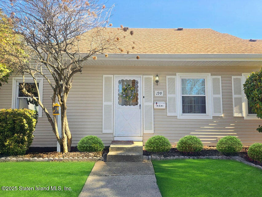 19 B Plaza Del Campillo  Freehold NJ 07728 photo
