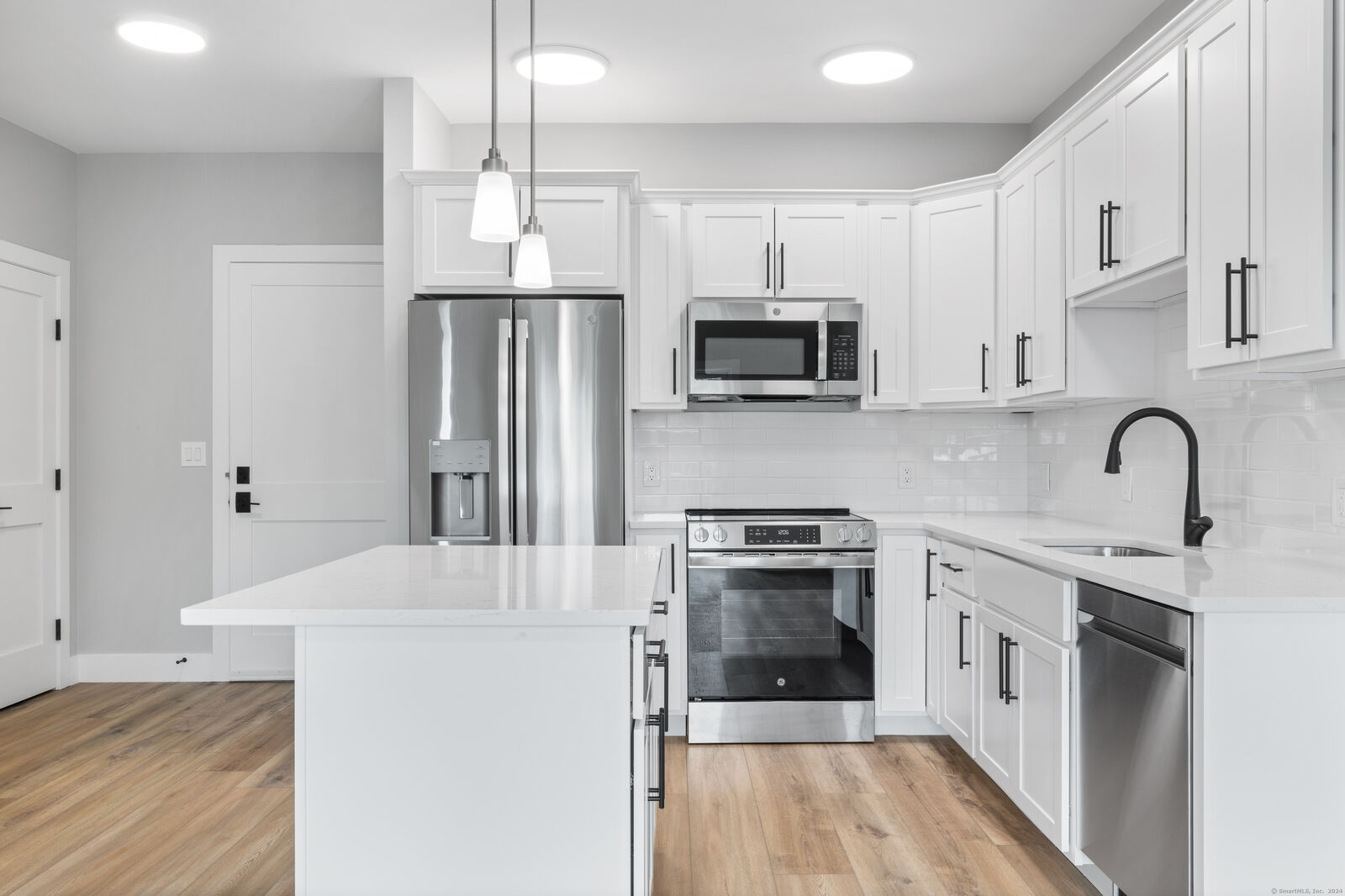 Property Photo:  300 Harbour Close K  CT 06519 