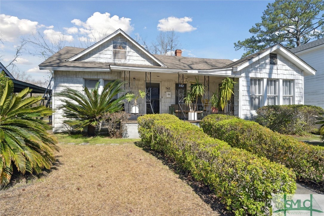 Property Photo: 742 E Park Avenue GA 31401