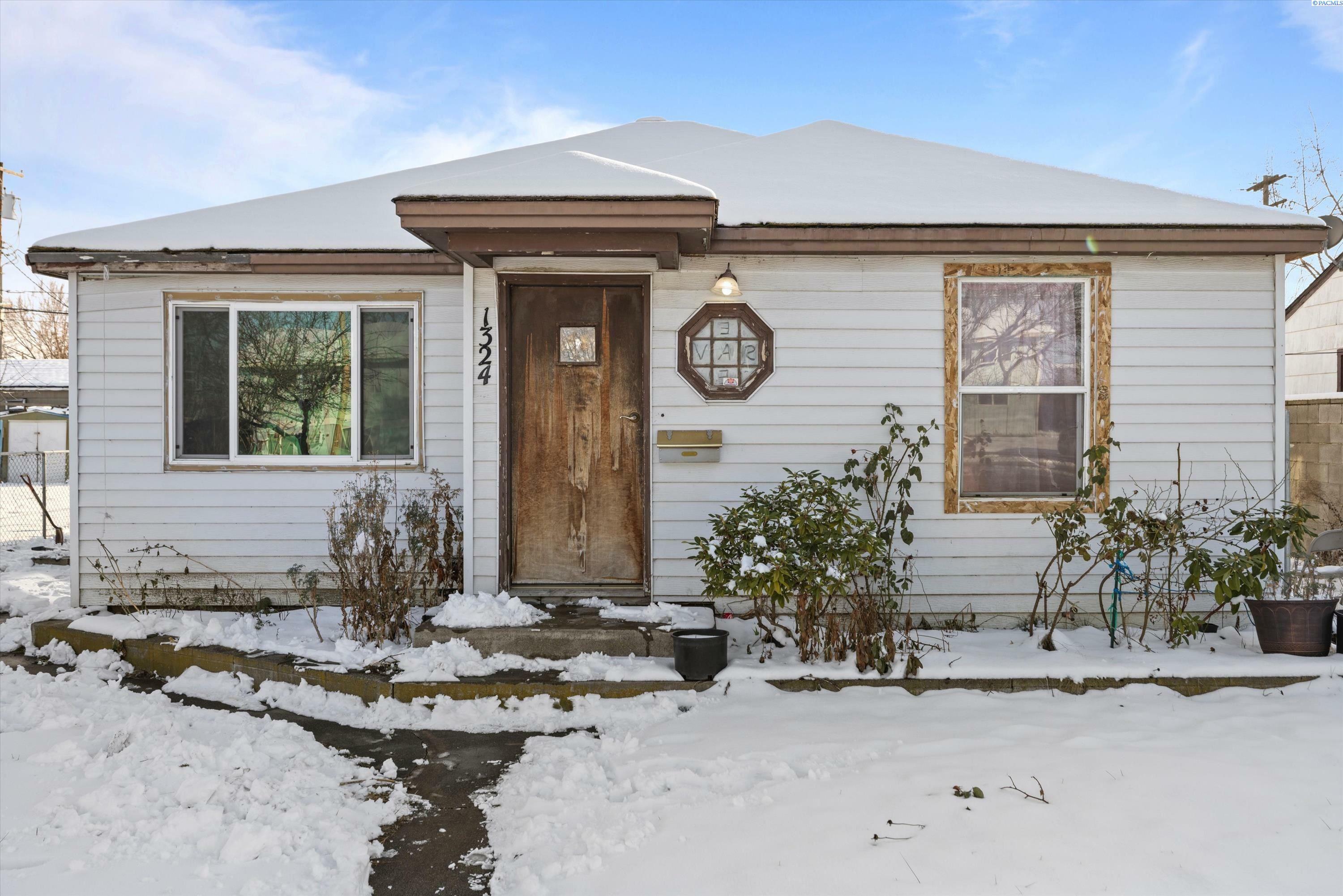 Property Photo:  1324 W Sylvester St  WA 99301 