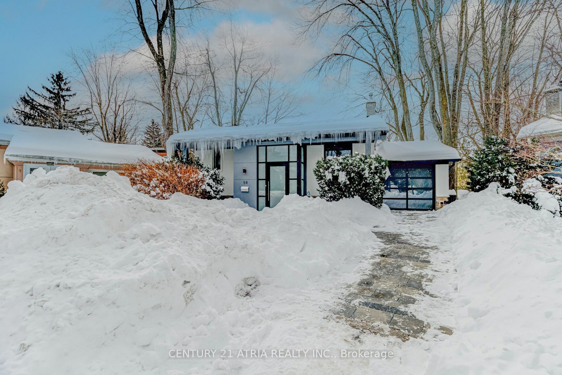 Property Photo:  58 Lawnwood Crt  ON L4C 4T2 