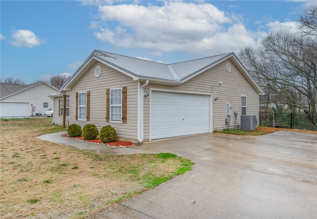 Property Photo: 119 Chicoma Drive SC 29689