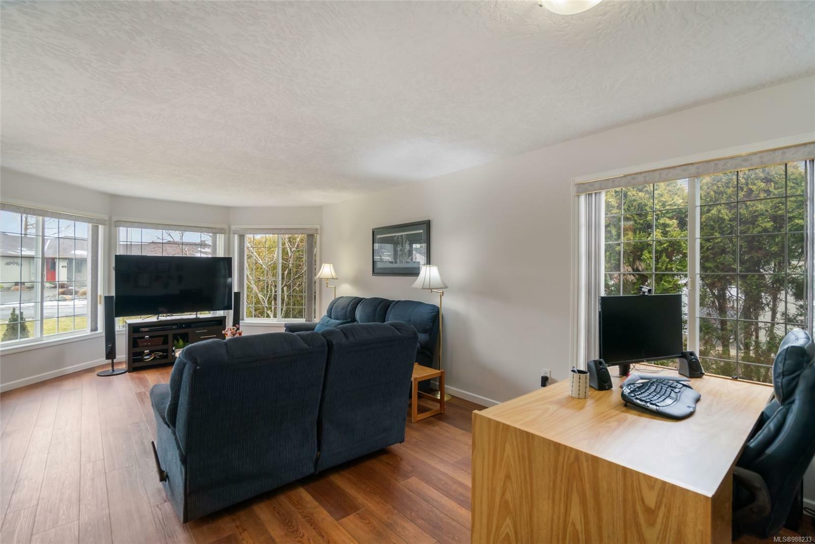 Property Photo: 71 Magnolia Dr BC V9P 2P6