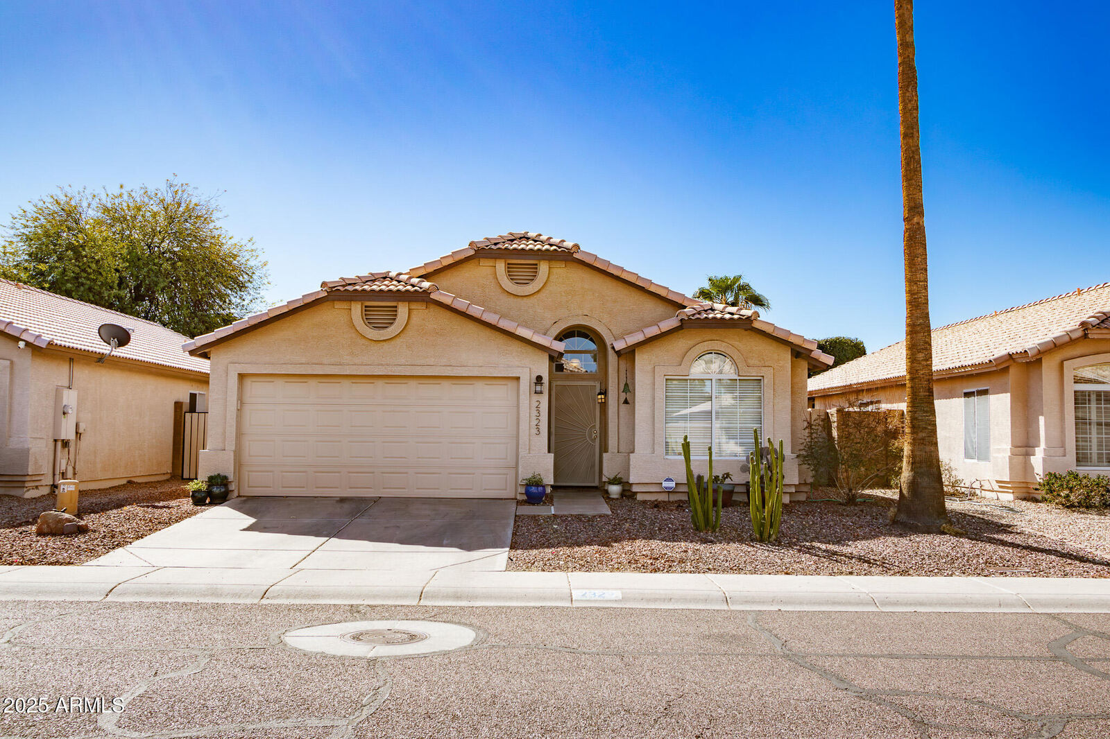 Property Photo:  2323 E Aire Libre Avenue  AZ 85022 