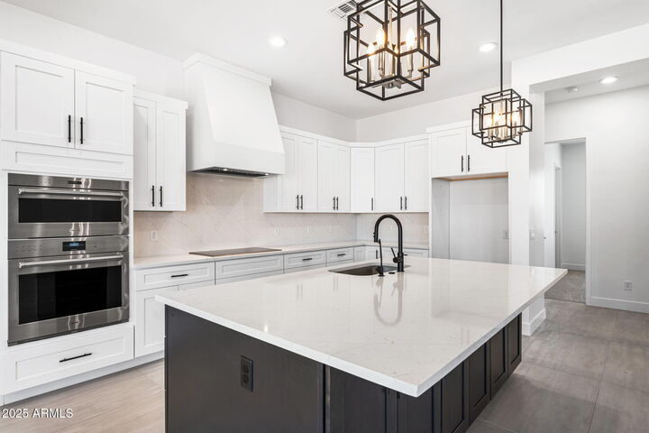 Property Photo: 9230 E Cloudview Avenue AZ 85118