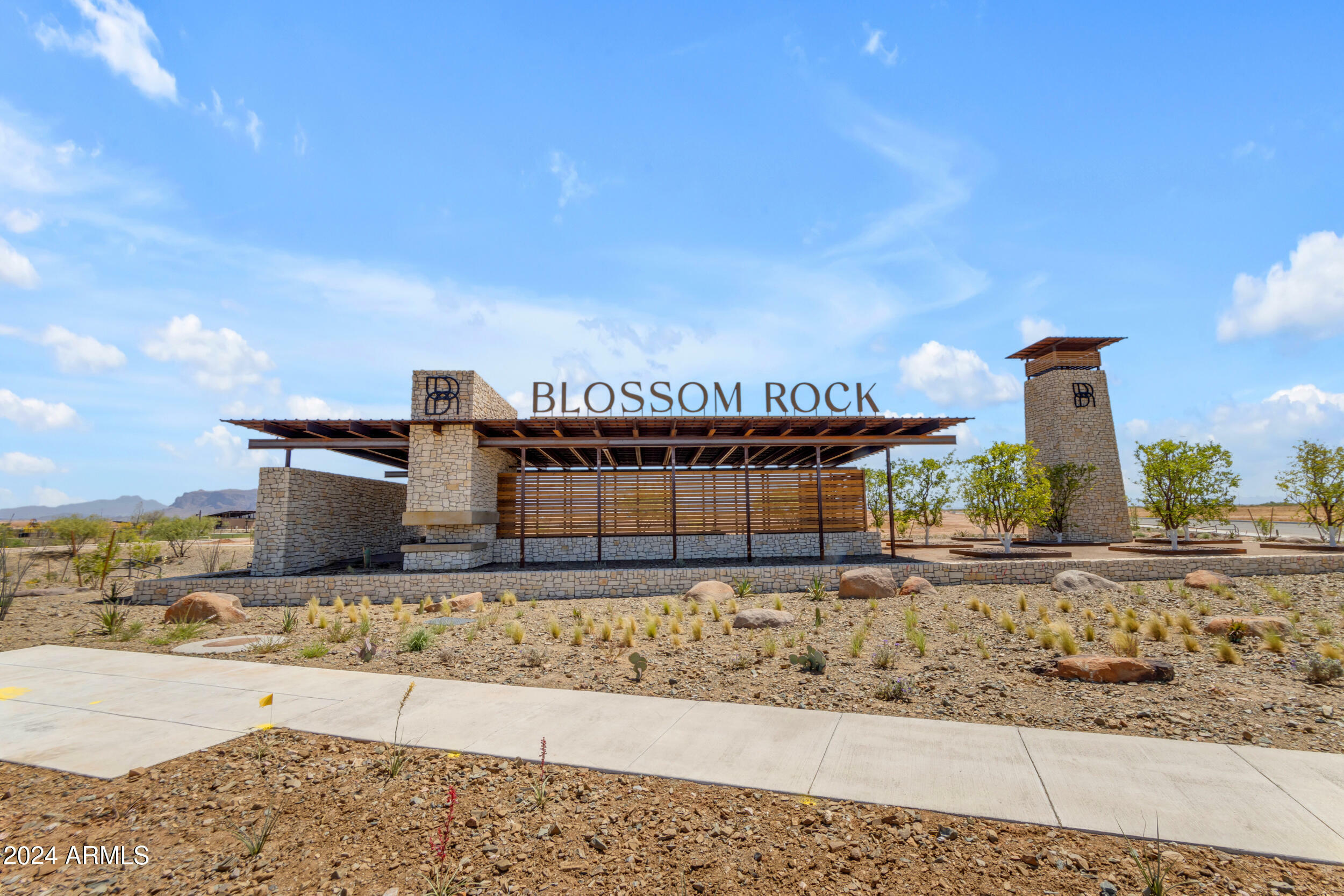 Property Photo:  1433 W Ridge Road  AZ 85120 