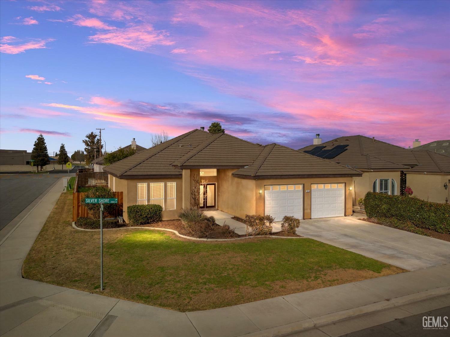 Property Photo:  2810 Silver Shore Lane  CA 93313 