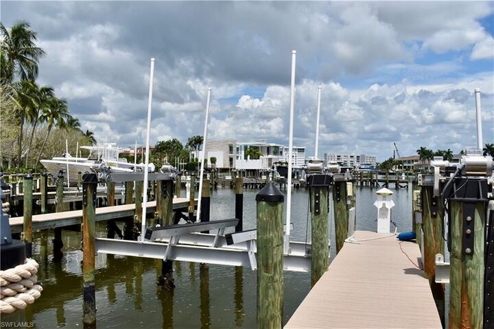 Property Photo:  4090 Gulf Shore Blvd N  FL 34103 