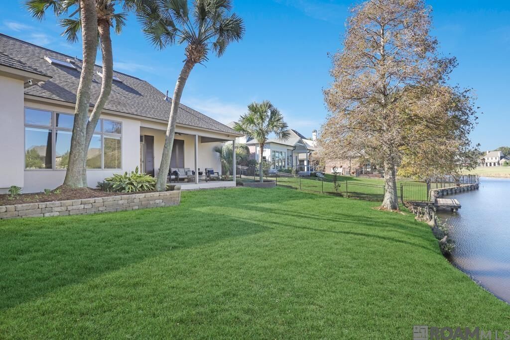 Property Photo: 19523 Arcadian Shores Ave LA 70809