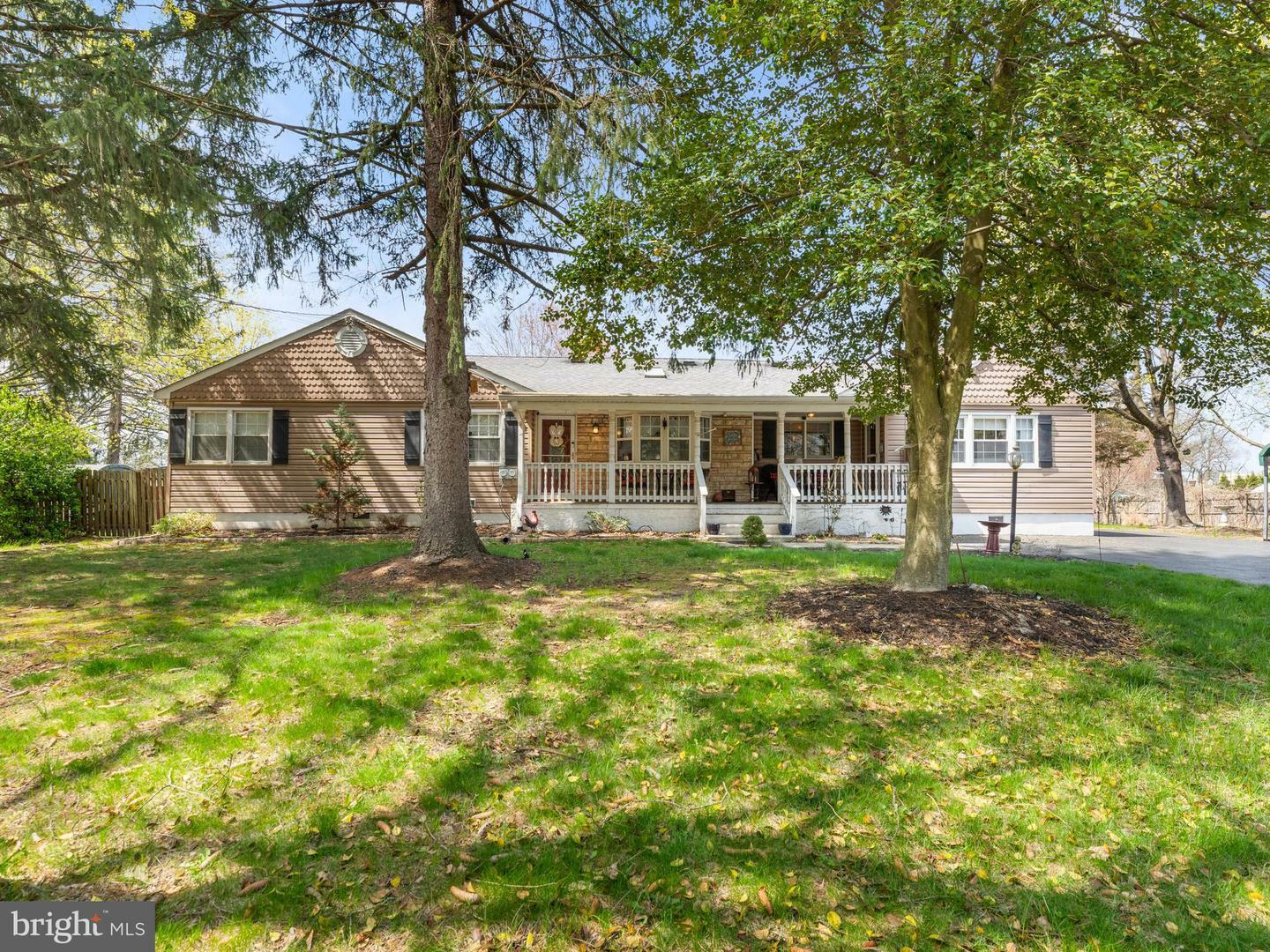 Property Photo:  116 Hedding Road  NJ 08505 