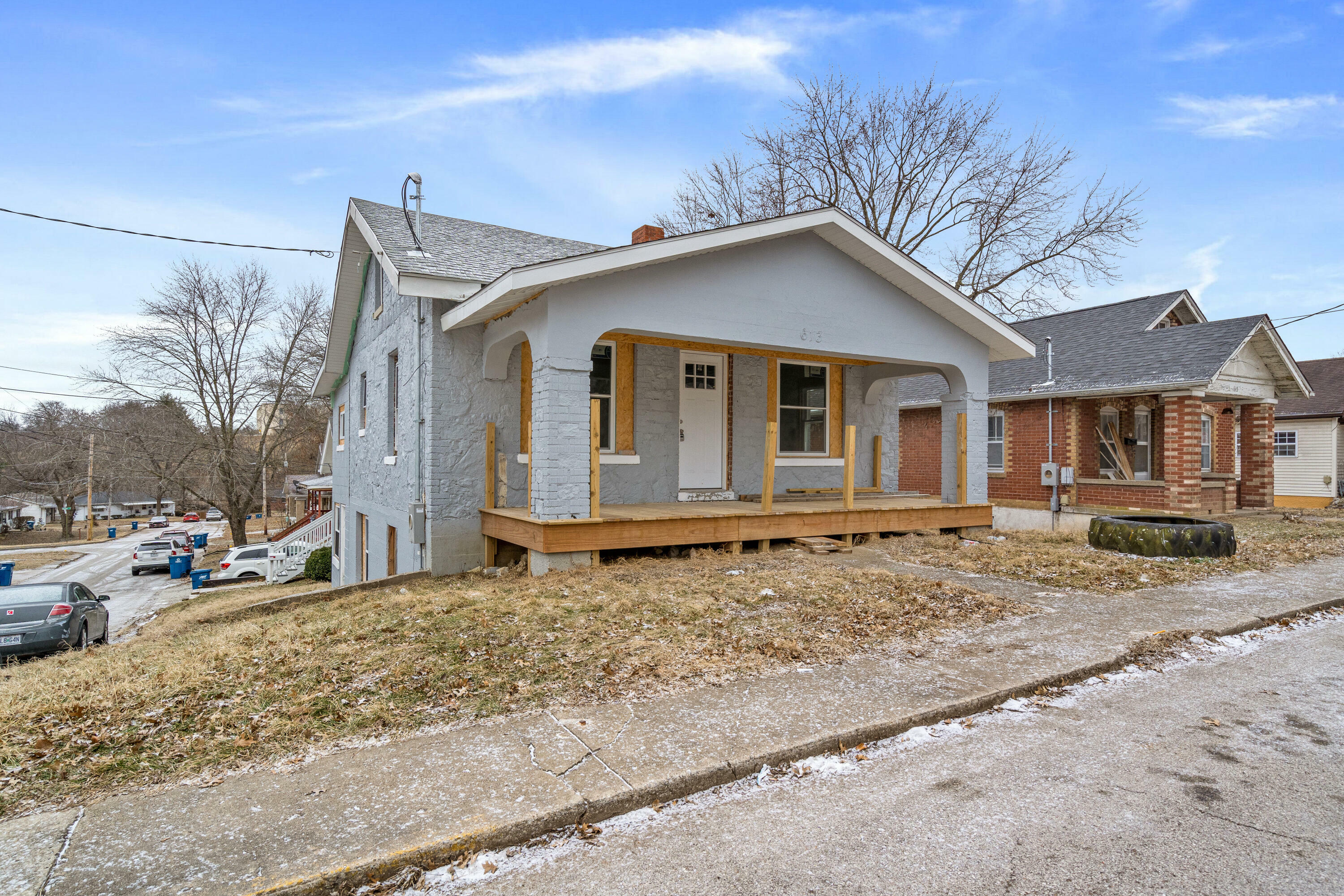 Property Photo:  613 Houchin St  MO 65101 