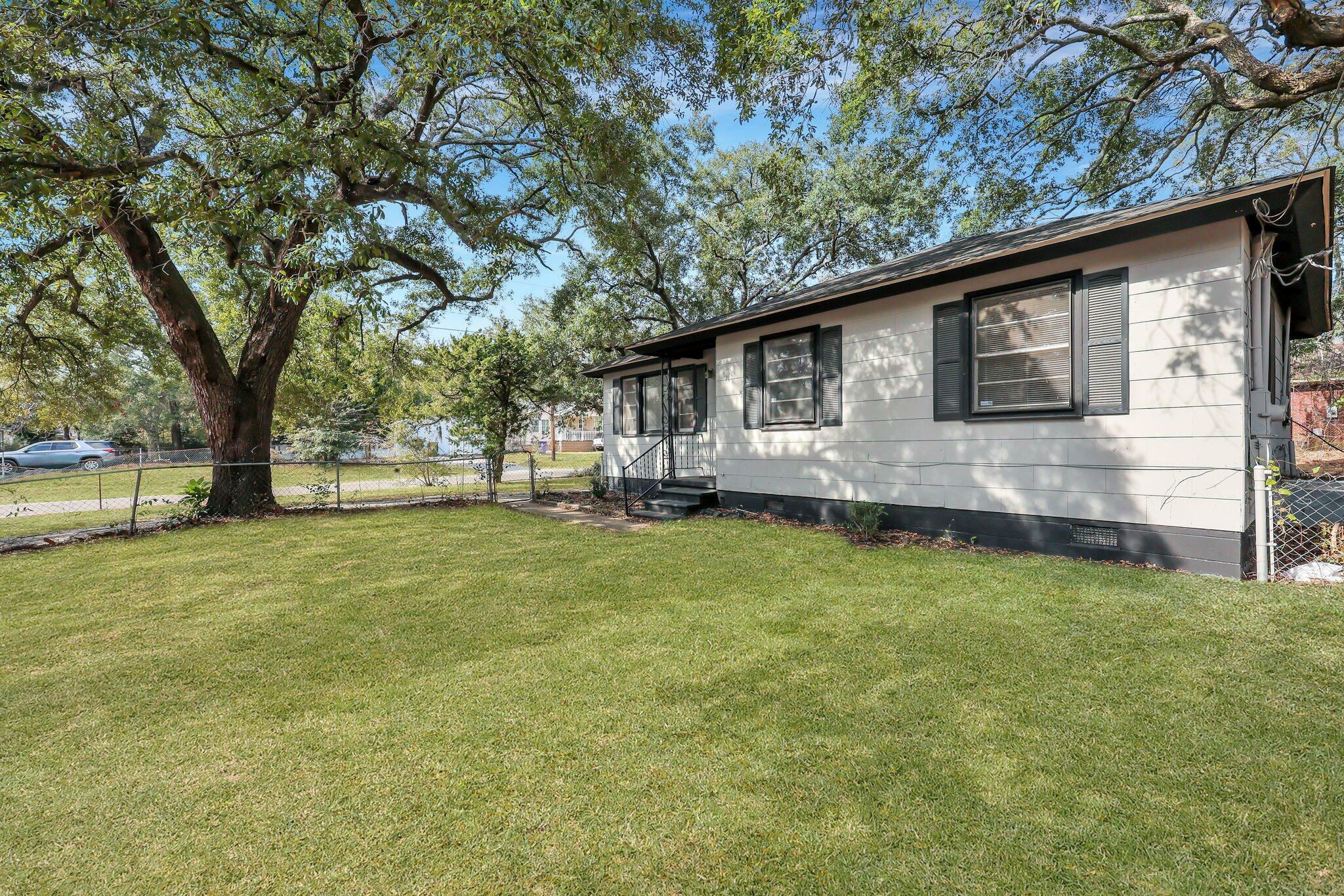 Property Photo:  1652 Larry Street  SC 29405 