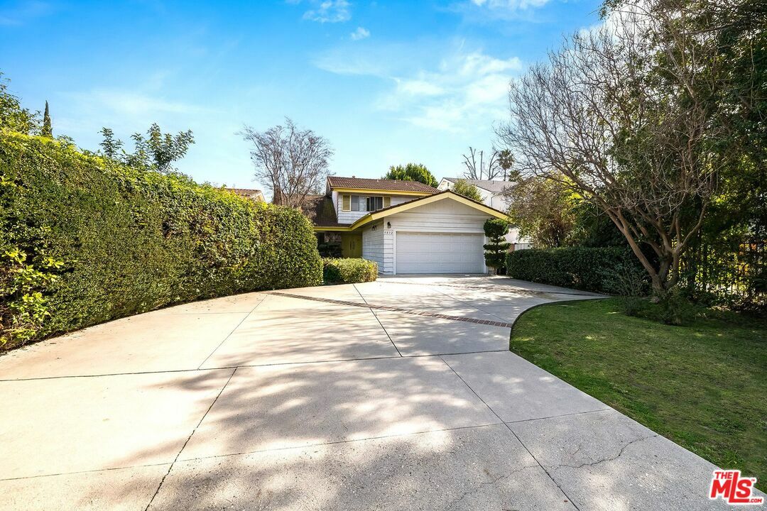 Property Photo:  5032   Bluebell Ave  CA 91607 