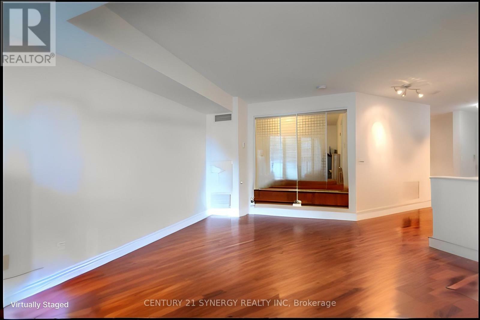 Photo de la propriété: 111 Elizabeth Street 1053 ON M5G 1P7