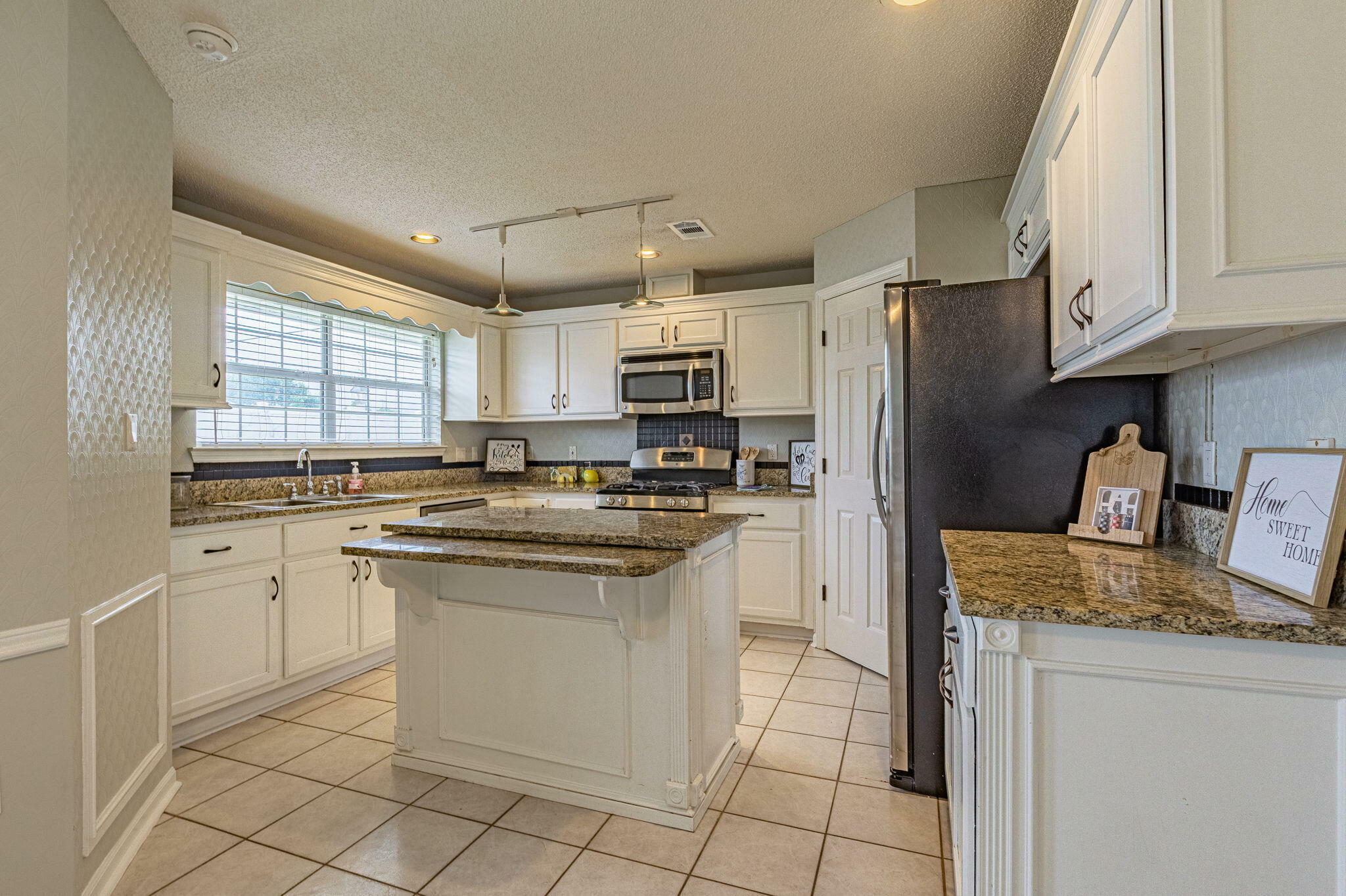 Property Photo: 2093 Pritchard Point Drive FL 32566
