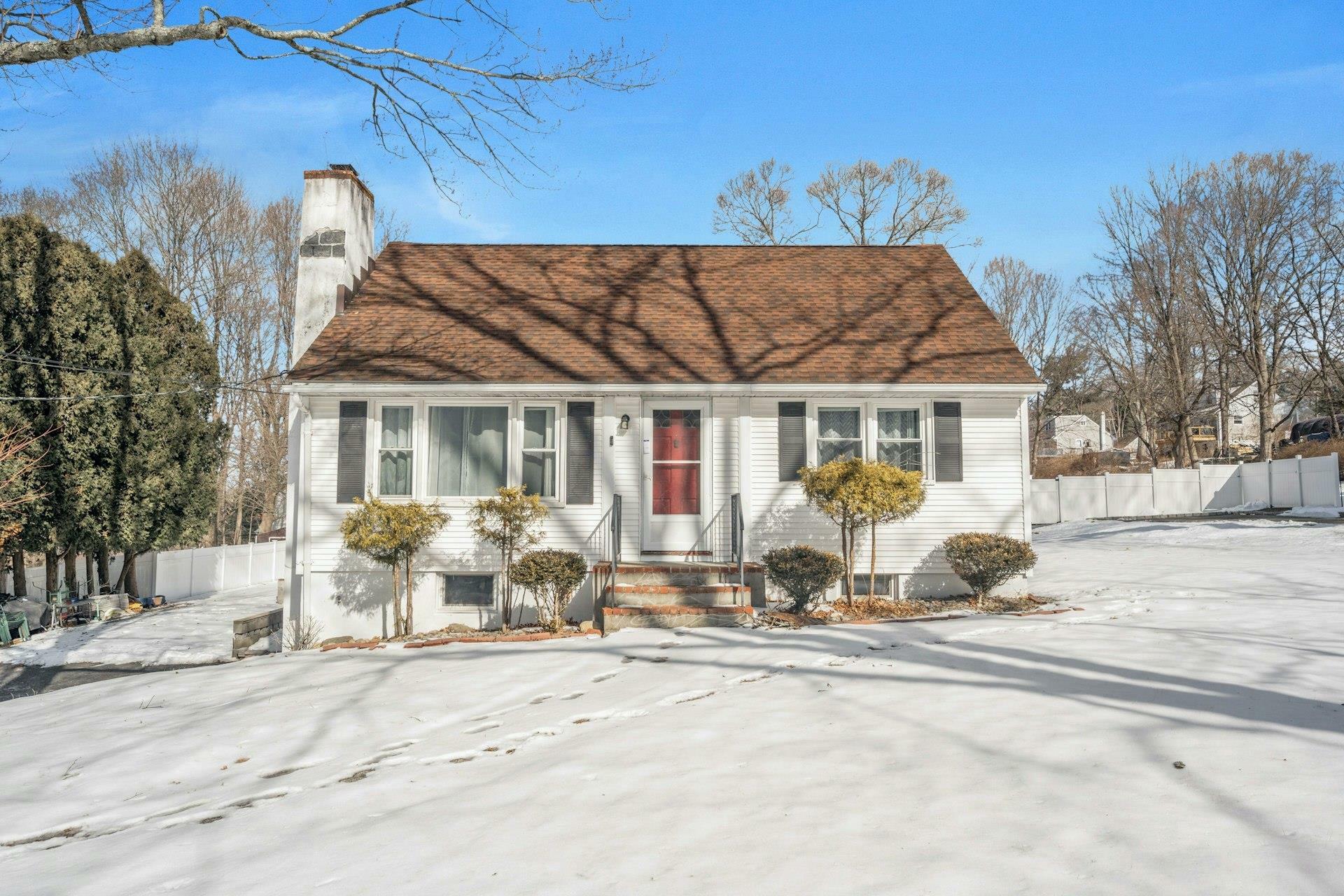 Property Photo:  1600 Strawberry Road  NY 10547 