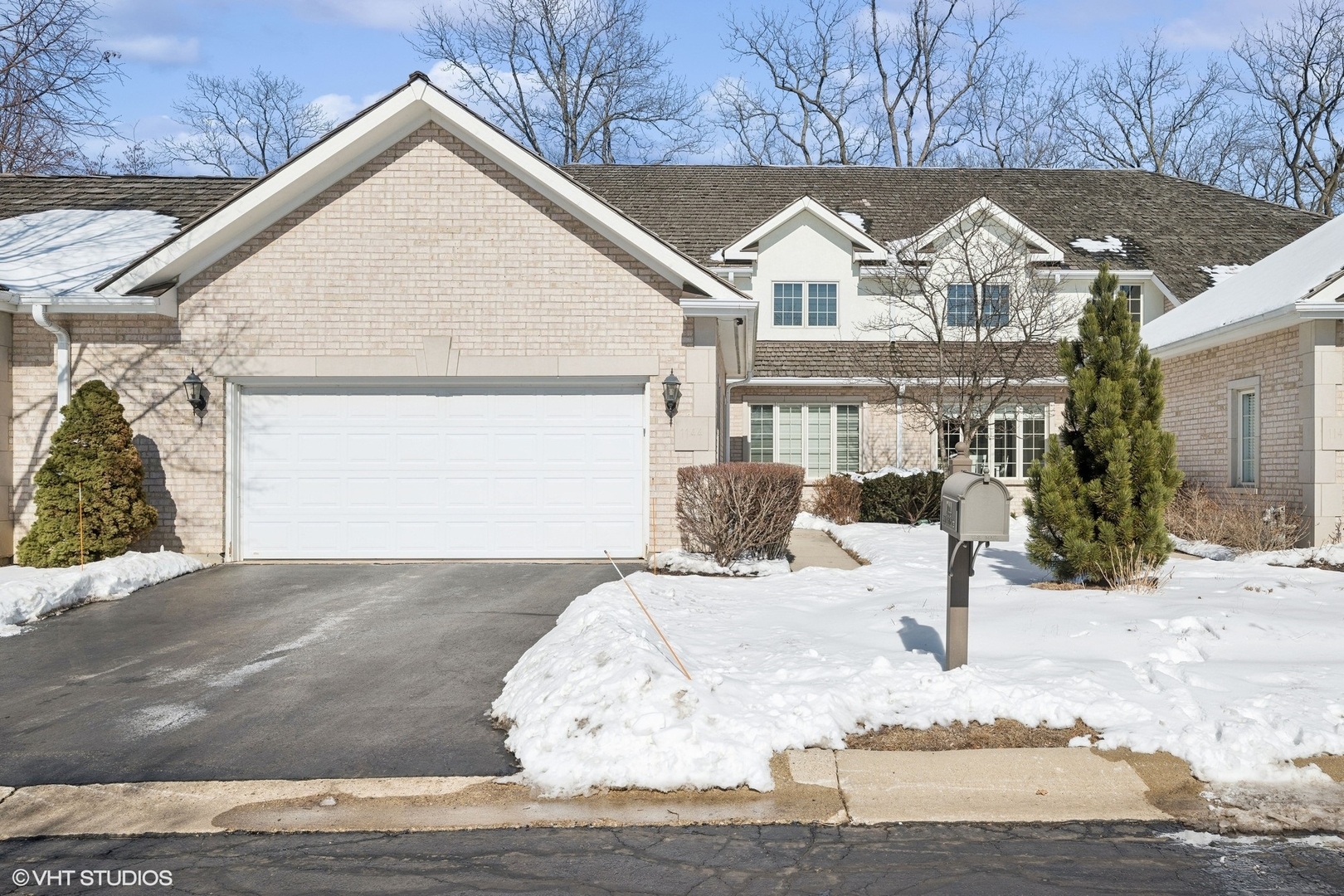 Property Photo:  1144 Pine Oaks Circle  IL 60045 