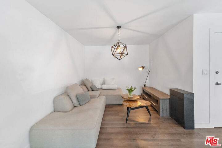 Property Photo:  5414 Newcastle Avenue 1  CA 91316 