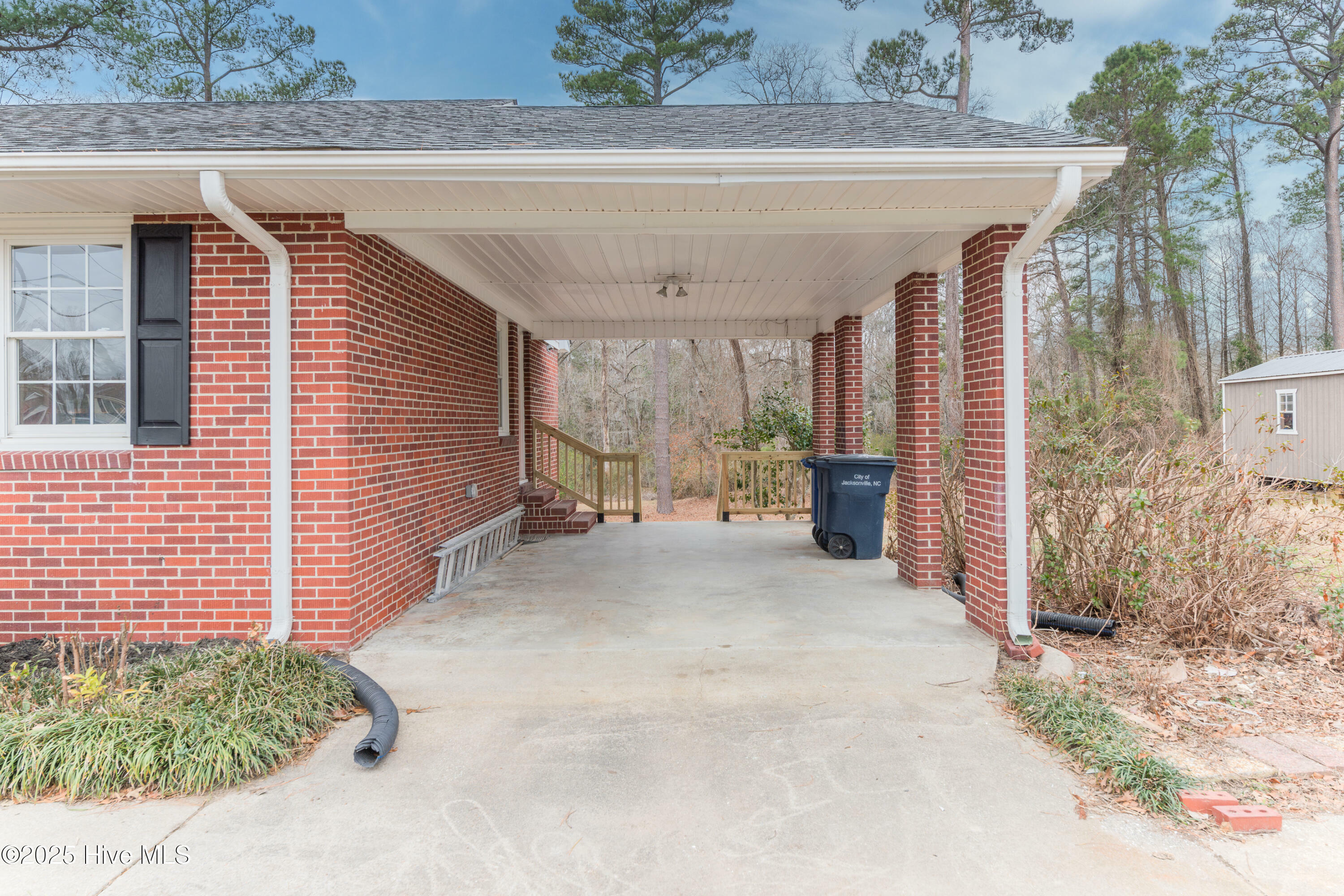 Property Photo: 609 River Court NC 28540