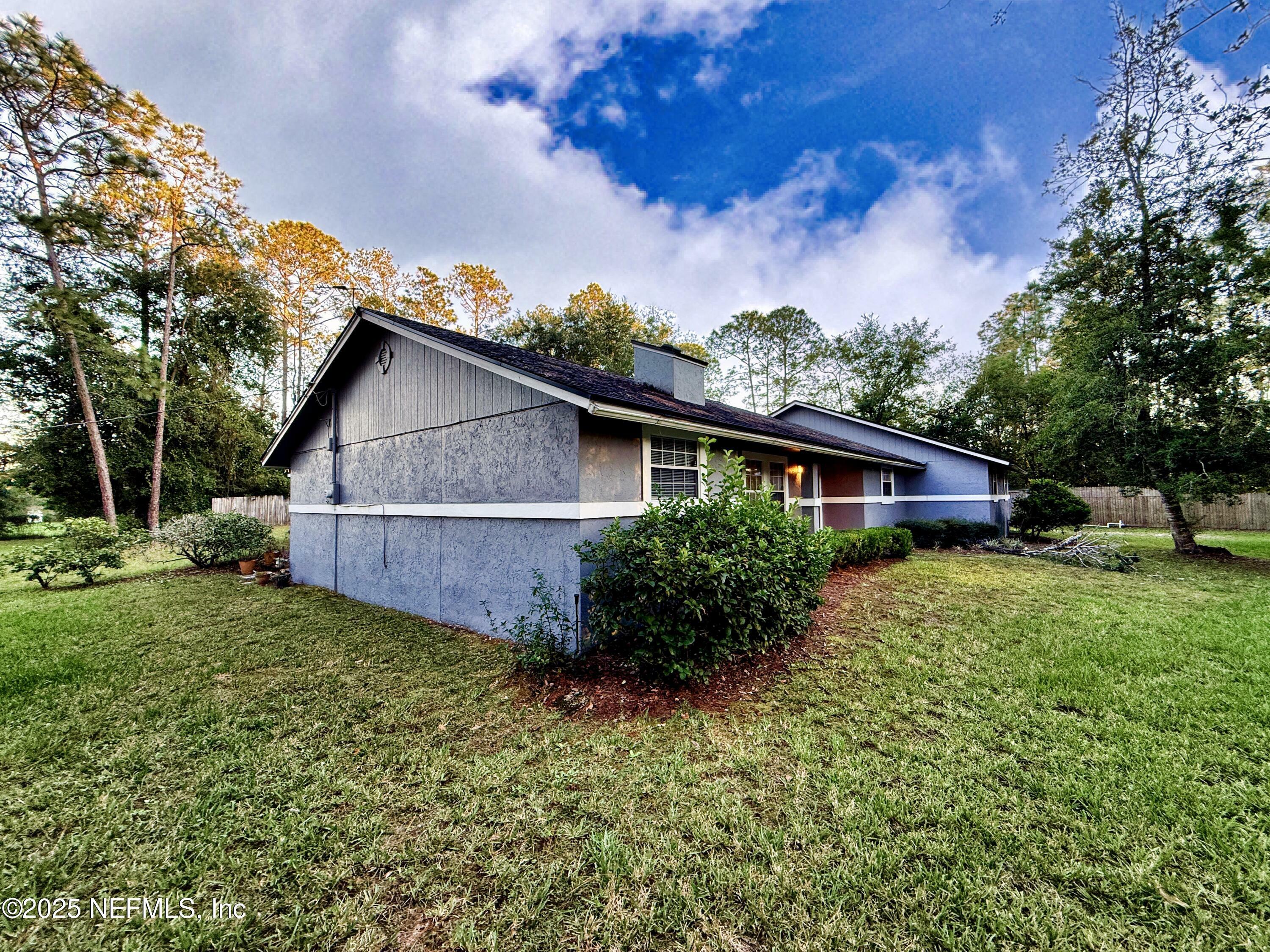 Property Photo: 16 N Dolphin Avenue FL 32068
