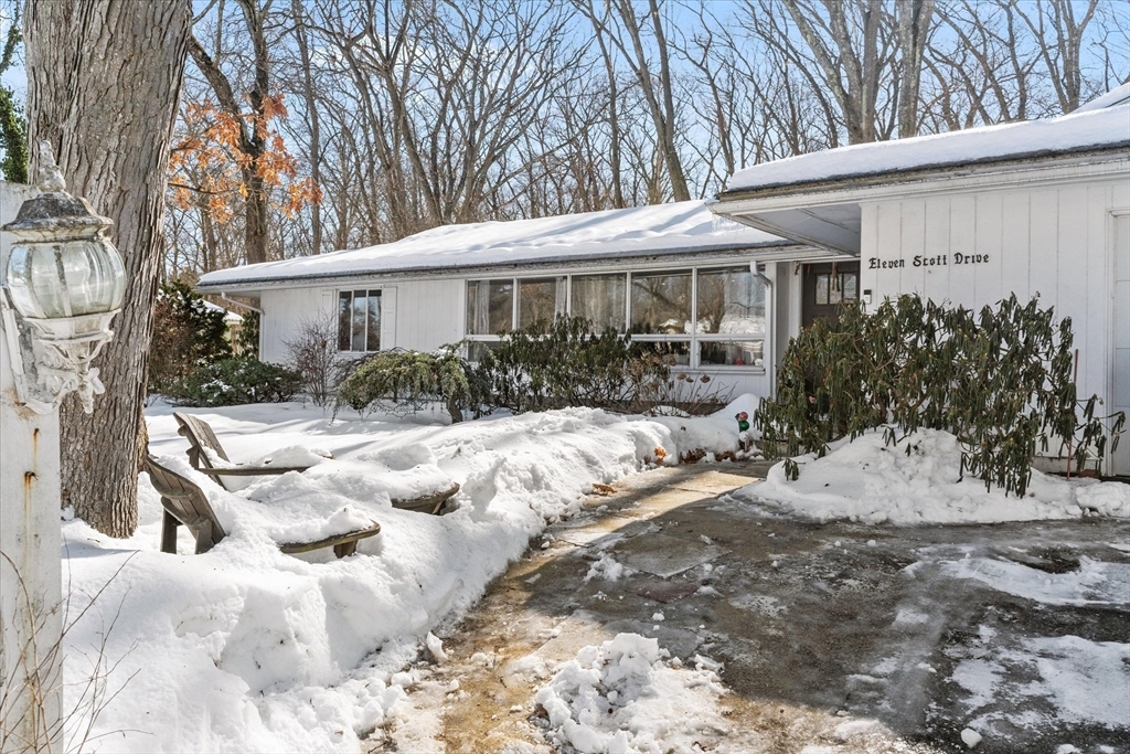 Property Photo:  11 Scott Dr  MA 01960 