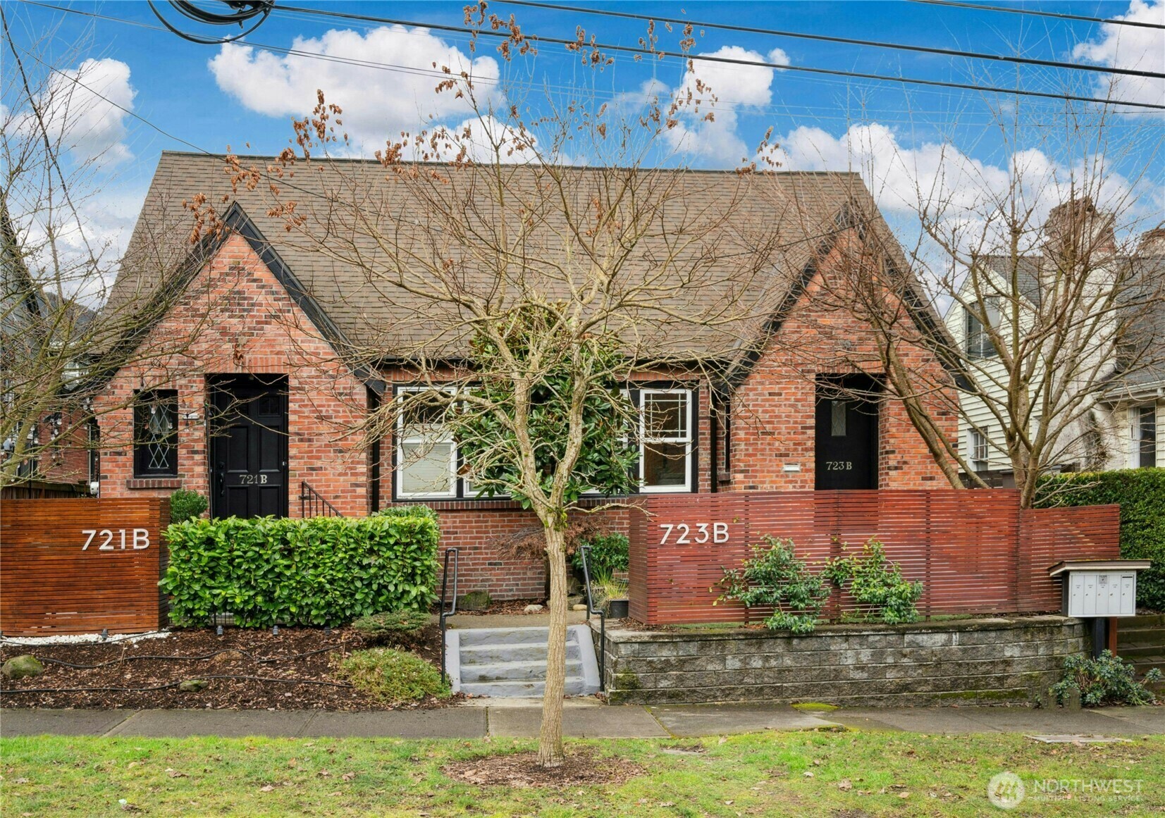 Property Photo: 723 26th Avenue B WA 98122