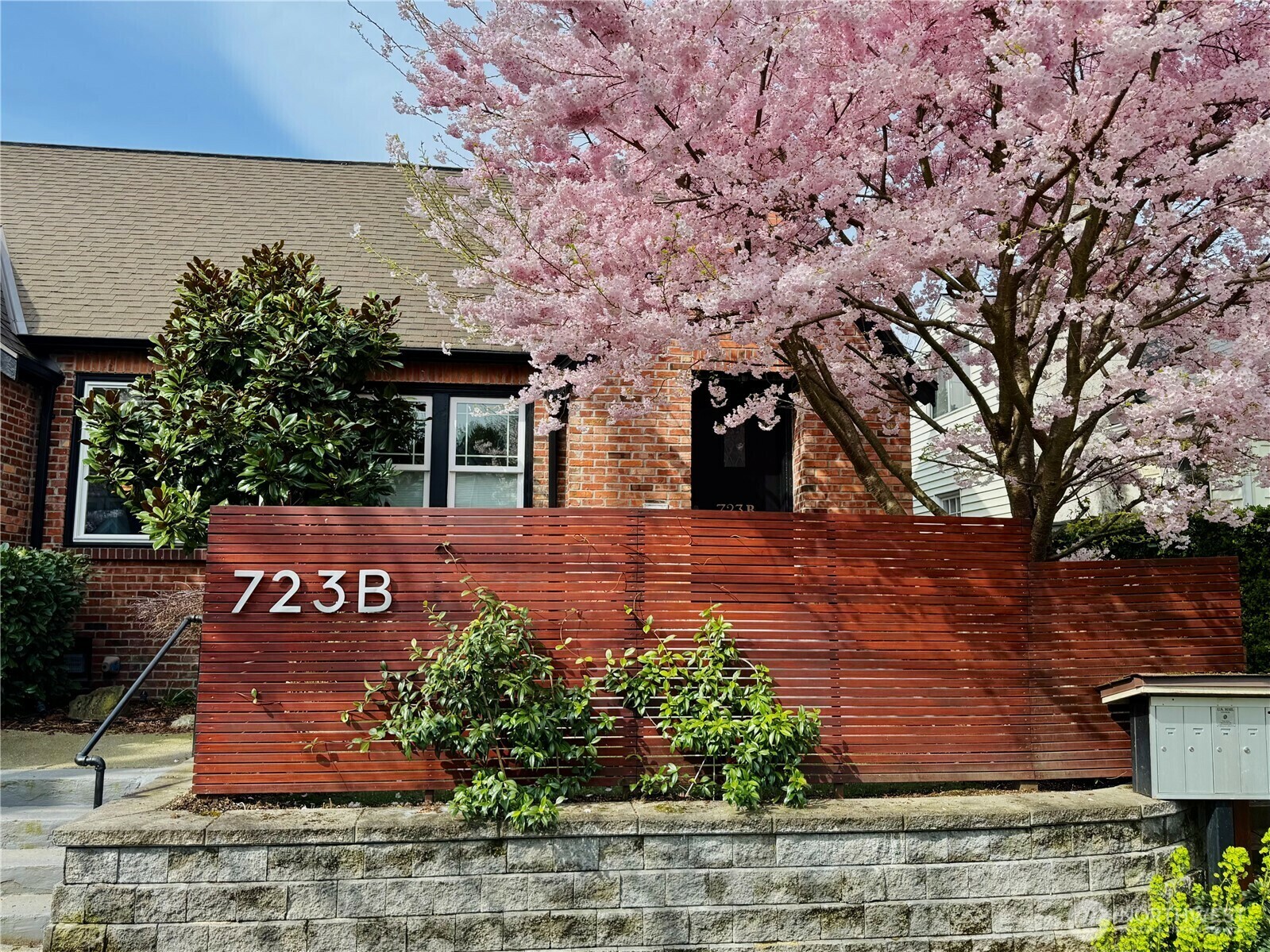 Property Photo: 723 26th Avenue B WA 98122