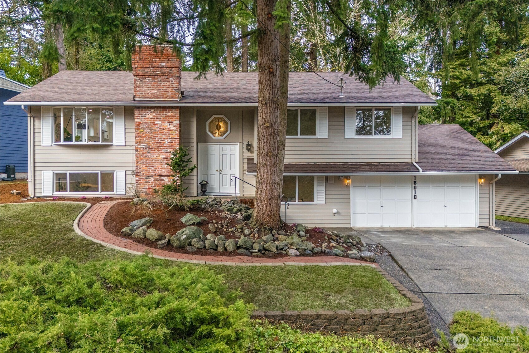 Property Photo:  16018 SE 31st Street  WA 98008 