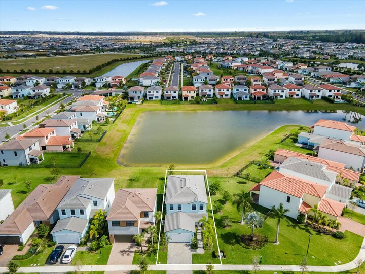 Property Photo: 16518 Cove Road FL 33470