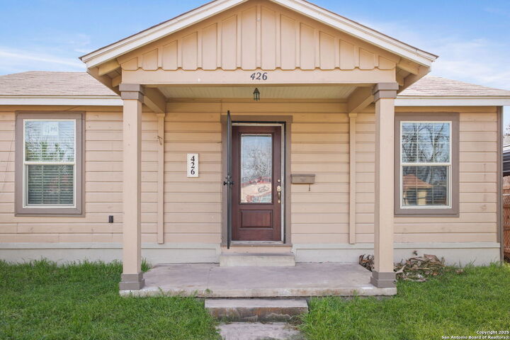 Property Photo: 426 Royston TX 78225