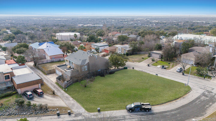 Property Photo: 329 Clubhill TX 78228